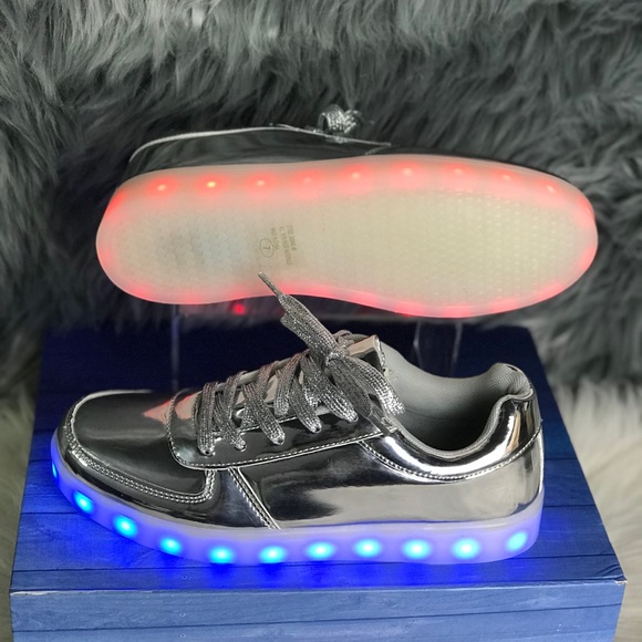 Women’s LED Sneakers - Picture 3 of 4